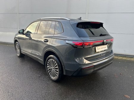 2025 Volkswagen Tiguan - view 3