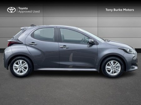 2025 Toyota Yaris - Save EUR 3,300 - Luna - 1.5 Hybrid - Automatic - EUR 180 Tax // Remote Central Locking // Front Electric Windows // Rear Electric Windows // Electric Mirrors // Heated Mirrors €27,135