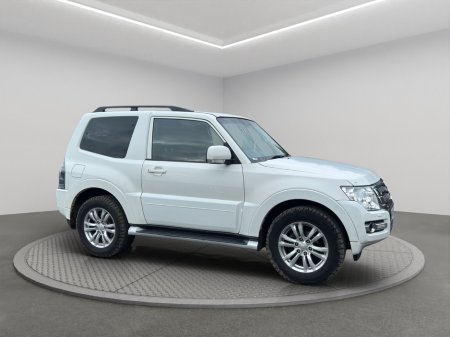 2016 Mitsubishi Shogun  thumbnail