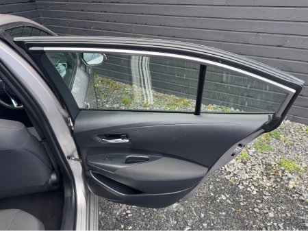 2021 Toyota Corolla 1.8 HYBRID SALOON €18,995 thumbnail