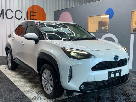 2021 Toyota Yaris Cross HYBRID G 4WD / 75k KMs / Reverse Camera, Cruise Control & More