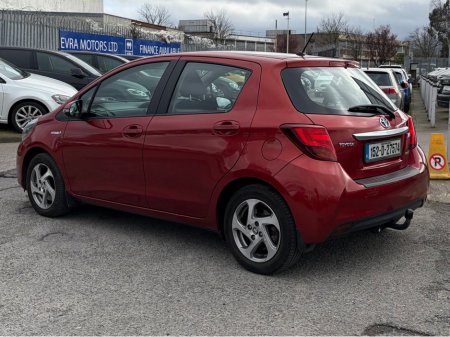 2015 Toyota Yaris - thumbnail 4