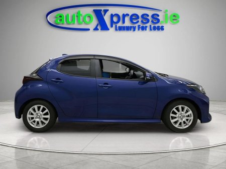 2023 Toyota Yaris - thumbnail 3