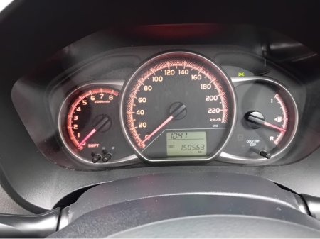 2016 Toyota Yaris - thumbnail 25