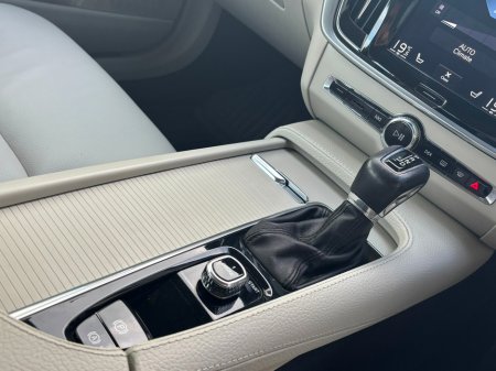2018 Volvo V90 D4 MOM GT Auto €23,995 thumbnail