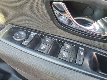 2012 Renault Megane - thumbnail 10