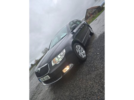 2013 Skoda Superb - thumbnail 1