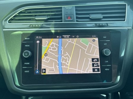 2022 Volkswagen Tiguan R-LINE 1.4 TSI PHEV 2 245HP 5DR thumbnail