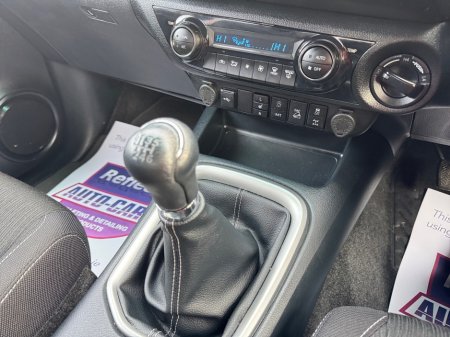 2025 Toyota Hilux - thumbnail 16