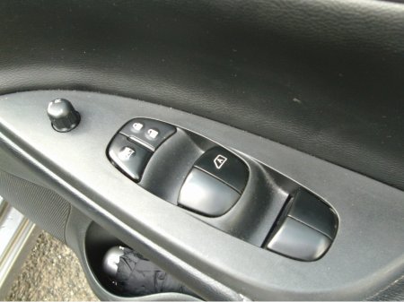 2015 Nissan Pulsar - thumbnail 19