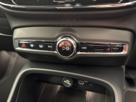 2026 Volvo EX40 - thumbnail 17