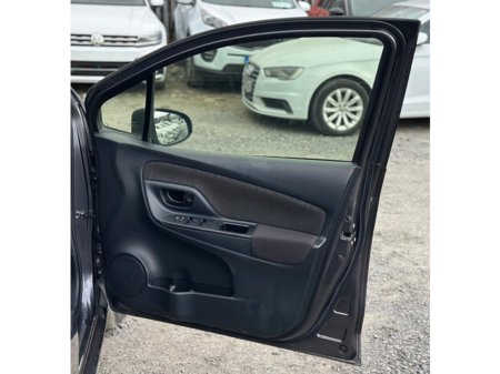 2017 Toyota Vitz /Yaris 1.0L Petrol Automatic (6236) €9,995 thumbnail