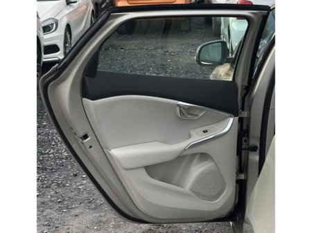 2016 Volvo V40 Cross Country 2.0L Diesel Automatic (9040) €13,495 thumbnail