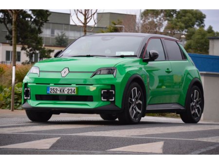 2025 Renault 5 Techno 52kWh 150hp, 2 Tone Roof
