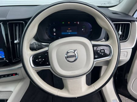 2023 Volvo XC60 - thumbnail 6