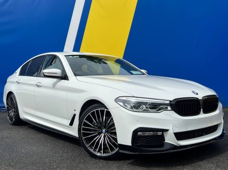 2017 BMW 5 Series 530e M-SPORT COMPETITION 2.0 HYBRID AUTO // HEADS-UP DISPLAY // ADAPTIVE CRUISE CONTROL // NEW 20