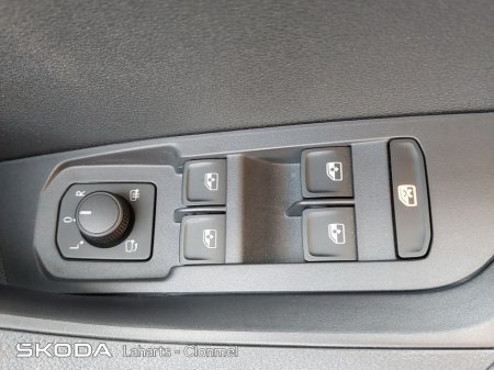 2025 Skoda Karoq SELECTION 2.0TDI 115HP €37,950 thumbnail