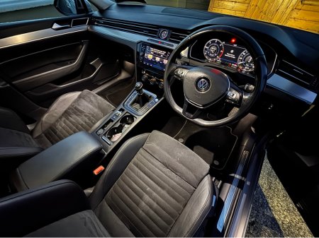 2019 Volkswagen Passat HIGHLINE 2.0 TDI MANUAL 6SPEED FWD 150HP 4DR €15,450 thumbnail