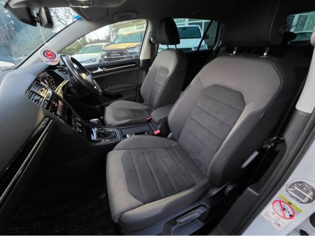 2017 Volkswagen Golf ( 172 REG ) HIGHLINE 1.4 MK7.5 SAT NAV PACK - VIRTUAL CLOCKS -REVERSE CAMERA - NAVIGATION - CARPLAY - ANDROID AUTO- BLIND SPOT REAR TRAFFIC ASSIST - DISCOVER PRO €17,950 thumbnail