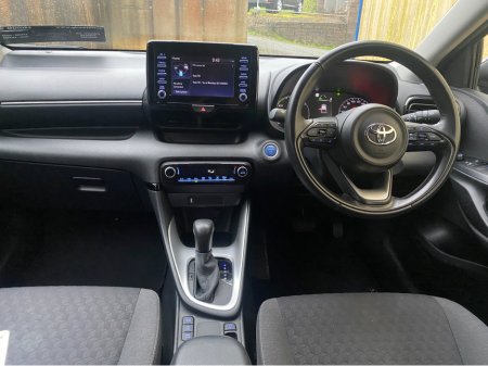 2023 Toyota Yaris 1.5 HYBRID LUNA  AUTO €18,999 thumbnail