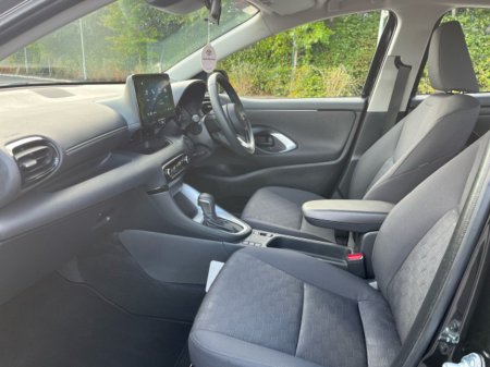 2025 Toyota Yaris Yaris Hybrid 115 Luna €27,450 thumbnail