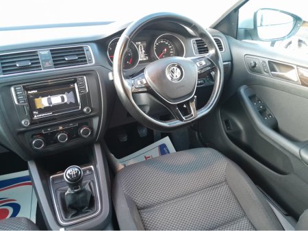 2016 Volkswagen Jetta CL 2.0 TDI MANUAL 5SPEED 110BHP 4DR €8,950 thumbnail
