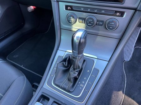 2015 Volkswagen Golf LOUNGE EDITION 1.2 TSI AUTO // NEW 19" R-LINE ALLOYS // REVERSE CAMERA // NEW NCT 03/27 €14,900 thumbnail