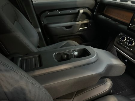 2025 Land Rover Defender - thumbnail 18