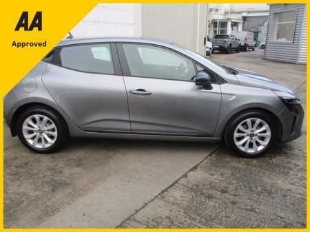 2025 Renault Clio EVOLUTION  WITH ONLY 6105KMS HIGH SPEC WITH SAT NAV AND REAR PARKING SENSORS FULLY SERVICED AND READY TO GO €25,950 thumbnail