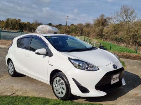 2019 Toyota Aqua DAA-NHP10 €12,900