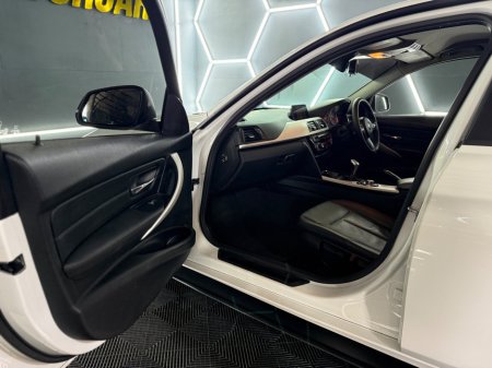 2016 BMW 3 Series - thumbnail 19