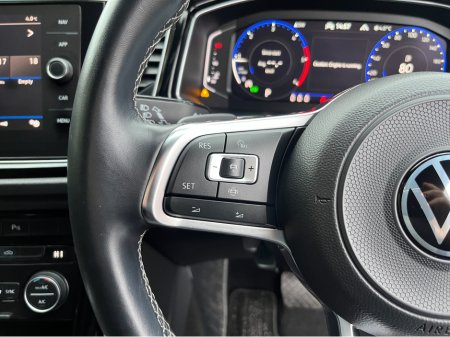 2022 Volkswagen T-Roc STYLE BLACK EDITION AUTOMATIC 2.0 DIESEL //ADAPTIVE CRUISE CONTROL//KEYLESS ENTRY//REVERSE CAMERA// thumbnail