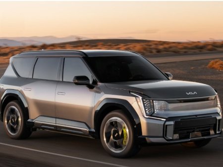 2026 Kia EV9 EV9 earth x Commercial, *99.8 kwh battery* *3 year AA* *7 YEAR WARRANTY* *3.9% FINANCE* Touch Screen Infotainment System, Bluetooth,