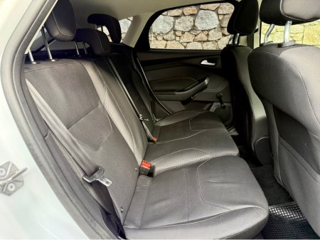 2017 Ford Focus - thumbnail 20