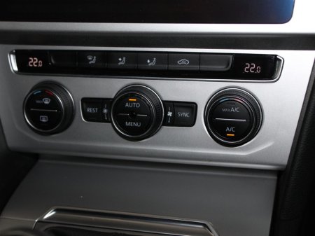 2019 Volkswagen Passat - thumbnail 19