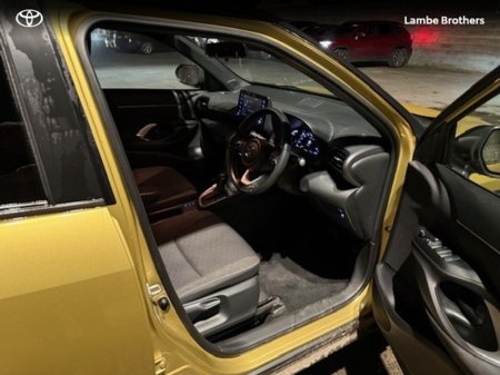 2023 Toyota Yaris Cross - thumbnail 3