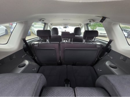 2014 Toyota Prius Alpha - thumbnail 17