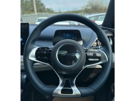 2023 BYD ATTO 3 Design LOW MILEAGE (5917) €28,995 thumbnail