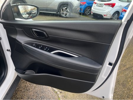 2023 Hyundai Bayon EXECUTIVE AUTOMATIC 1.0 PETROL //HEATED SEATS AND STEERING WHEEL//REVERSE CAMERA// €20,950 thumbnail