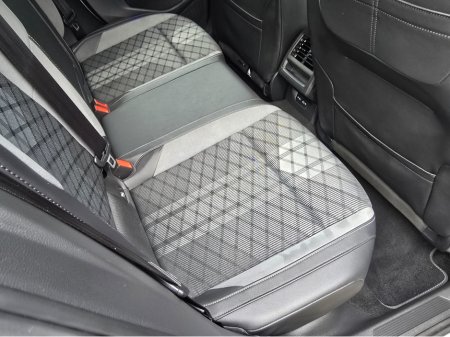 2021 Volkswagen Golf (212) 2.0 TDI R-LINE 150PS AUTO DSG €30,995 thumbnail