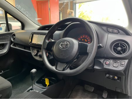 2018 Toyota Vitz - thumbnail 8