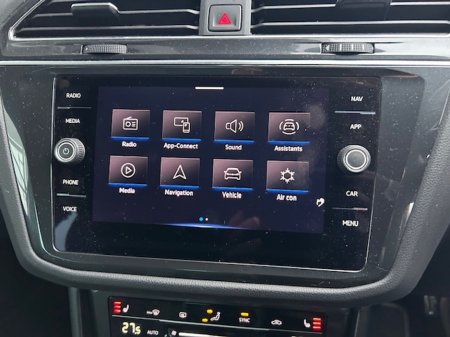 2023 Volkswagen Tiguan 2.0 TDI 150HP R-Line DSG D7F Automatic Mint €45,995 thumbnail