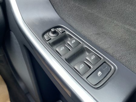 2016 Volvo XC60 2.0 D4 R-Design Nav SUV 5dr Diesel Auto Euro 6 (s/s) (190 ps) thumbnail