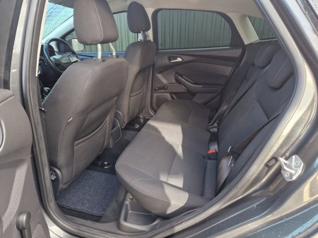 2016 Ford Focus - thumbnail 15