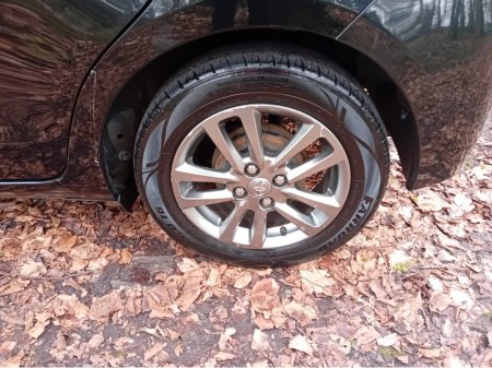 2016 Toyota Yaris - thumbnail 21