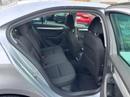 2017 Skoda Octavia AMBITION 1.6 TDI 115HP 4DR thumbnail