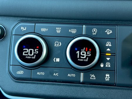 2025 Land Rover Defender - thumbnail 30
