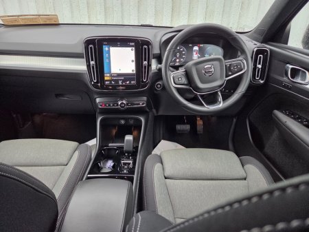 2022 Volvo XC40 - thumbnail 6