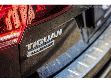 2021 Volkswagen Tiguan 2.0 TDI 150HP R-Line €34,995 thumbnail