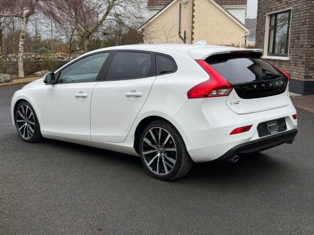 2018 Volvo V40 D2 (120hp) Momentum Edition Geartronic thumbnail